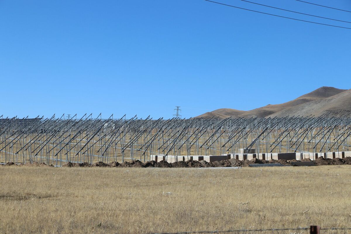  A solar farm under construction in eastern Tibet. Sanggay Tashi, CC BY-ND 