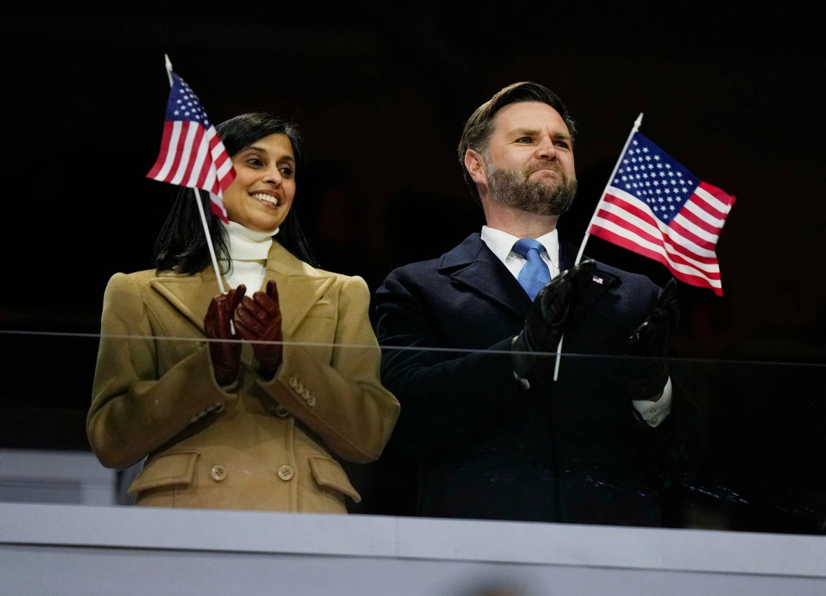  Feb 6, 2026; Milan, ITALY; United States Vice President JD Vance and second lady Usha Vance wave American flags during the Opening Ceremony for the Milano Cortina 2026 Olympic Winter Games at Milano San Siro Olympic Stadium. Mandatory Credit: Vincent Alban/Pool via Imagn Images 