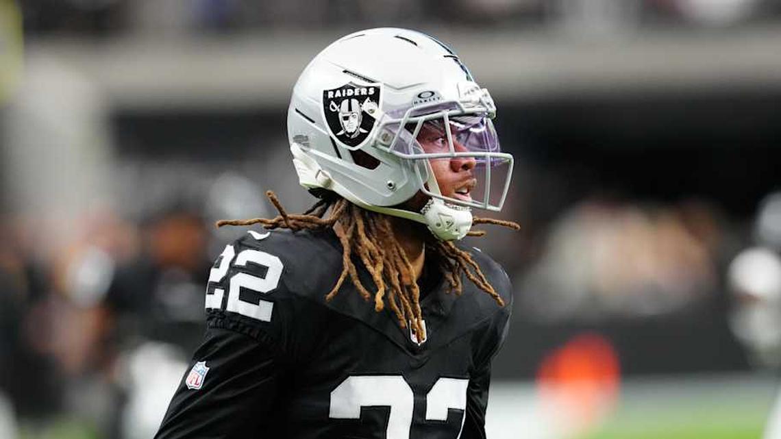  Dec 28, 2025; Paradise, Nevada, USA; Las Vegas Raiders cornerback Eric Stokes (22) warms up before the game against the New York Giants at Allegiant Stadium. Mandatory Credit: Stephen R. Sylvanie-Imagn Images | Stephen R. Sylvanie-Imagn Images 
