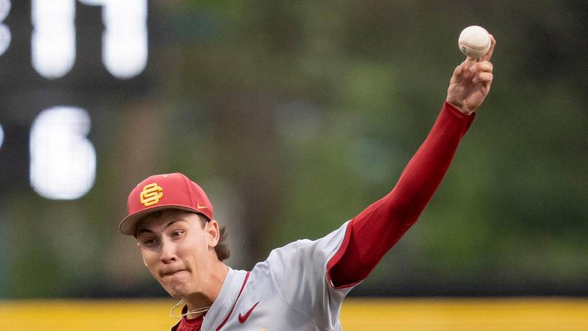  USC pitcher Mason Edwards throws a pitch as the Oregon Ducks host the USC Trojans on May 14, 2026, in Eugene, Oregon. | Ben Lonergan/The Register-Guard / USA TODAY NETWORK via Imagn Images 