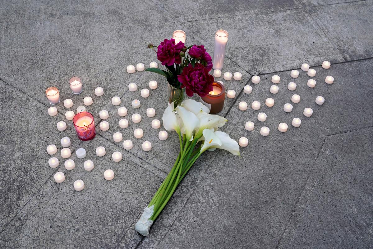 Candles and flowers placed during a vigil after a chemical tank rupture at the Nippon Dynawave Packaging pulp and paper mill, in Longview, Washington, U.S., May 26, 2026.  REUTERS/David Ryder