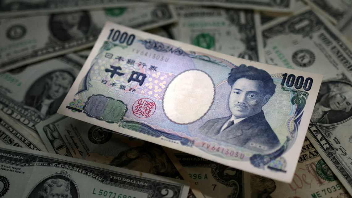 Explainer-What's behind the selloff in world bond markets?