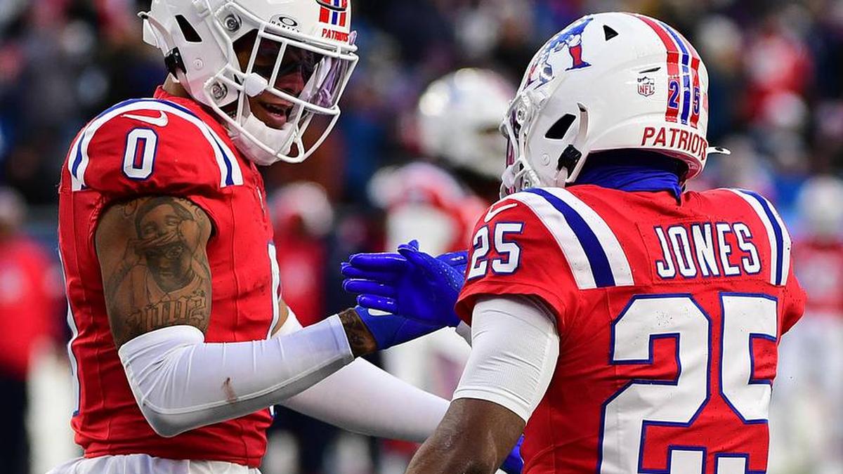  Dec 1, 2024; Foxborough, Massachusetts, USA; New England Patriots cornerback Christian Gonzalez (0) and cornerback Marcus Jones (25) react after an incomplete pass during the second half against the Indianapolis Colts at Gillette Stadium. Mandatory Credit: Bob DeChiara-Imagn Images | Bob DeChiara-Imagn Images 