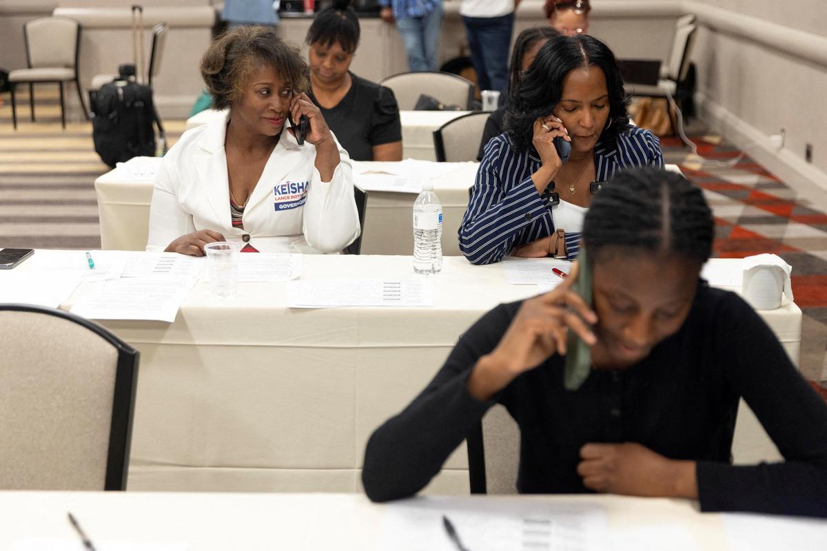 A volunteer looks on as Georgia gubernatorial Democrat candidate Keisha Lance Bottoms phone banks during the Georgia Midterm Primary Election in Atlanta, Georgia, U.S. May 19, 2026.  REUTERS/Alyssa Pointer