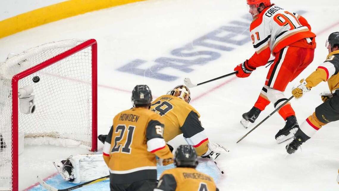 Flyers sign Ducks center Leo Carlsson to $90 million offer sheet