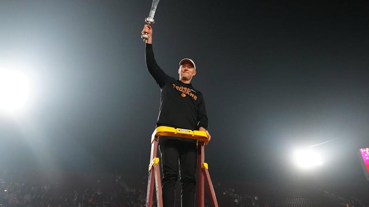  Nov 29, 2025; Los Angeles, California, USA; Southern California Trojans head coach Lincoln Riley leads the Spirit of Troy marching band in a rendition of Tribute to Troy after the game against the UCLA Bruins at United Airlines Field at Los Angeles Memorial Coliseum. Mandatory Credit: Kirby Lee-Imagn Images | Kirby Lee-Imagn Images 