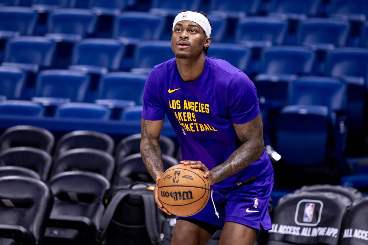  Los Angeles Lakers forward Jarred Vanderbilt (2) warms up. Stephen Lew-Imagn Images
