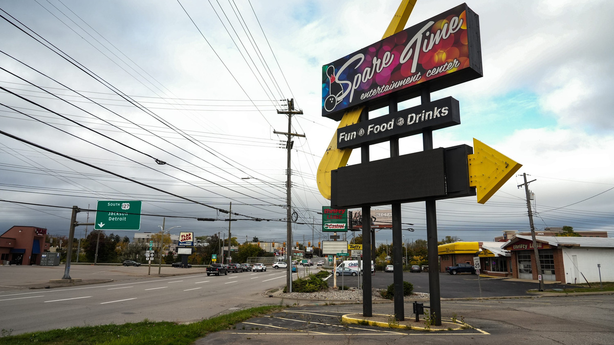 Longtime Lansing bowling alley won't reopen after fire, now for sale