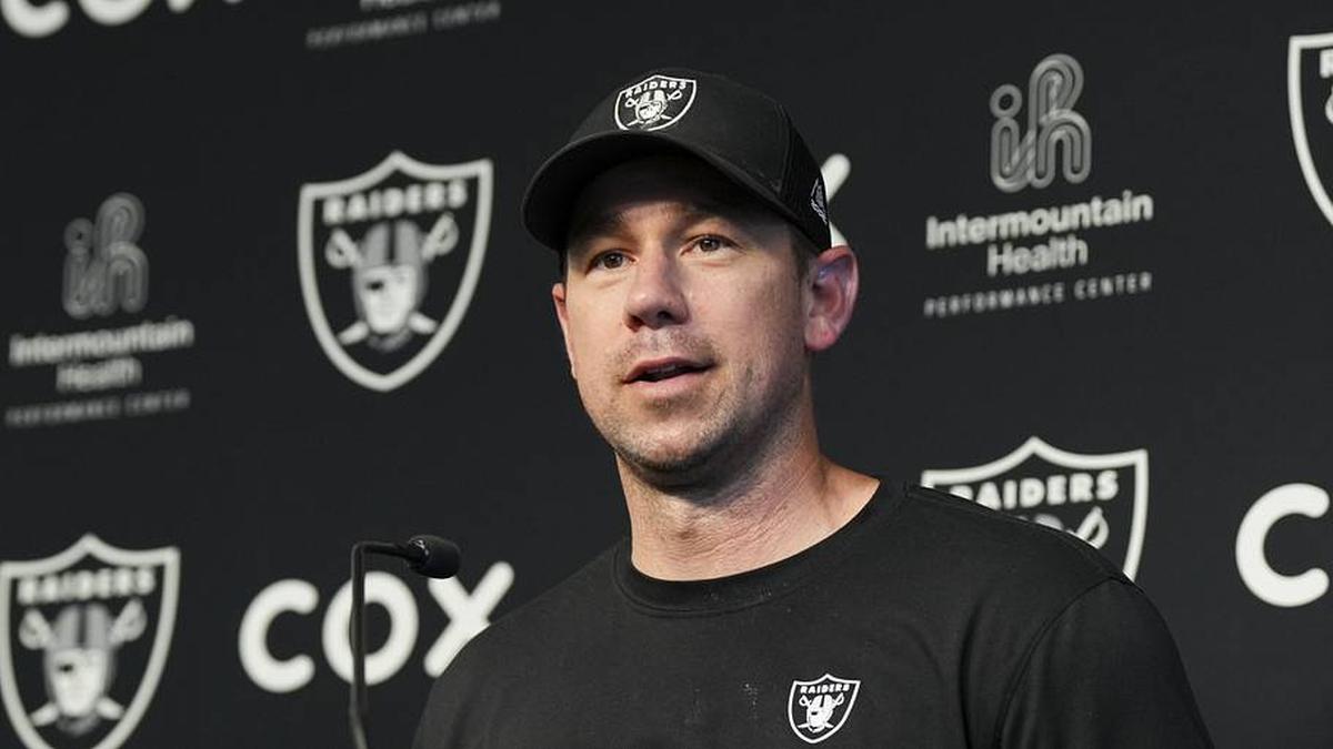  May 20, 2026; Henderson, NV, USA; Las Vegas Raiders head coach Klint Kubiak speaks during a news conference during organized team activities at Intermountain Health Performance Center. Mandatory Credit: Candice Ward-Imagn Images | Candice Ward-Imagn Images 