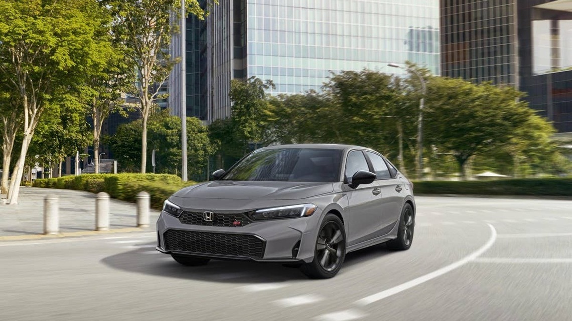 We Compared the 2026 Volkswagen Golf GTI and Honda Civic Si. One Comes Out Ahead 