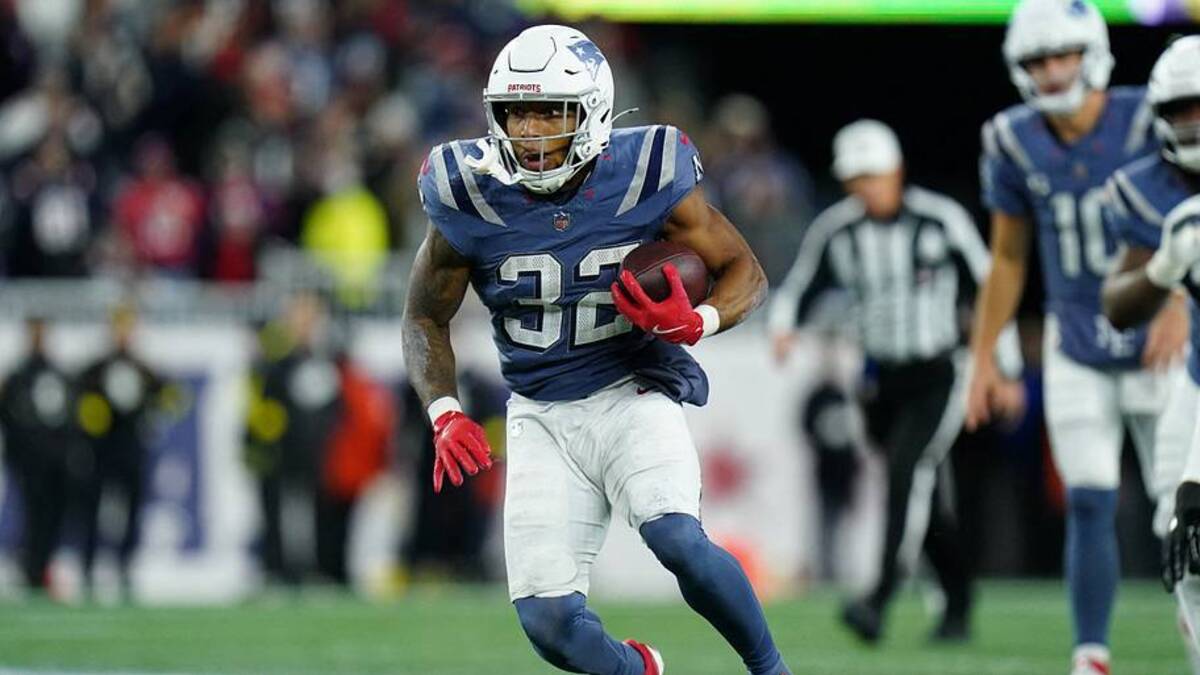  Nov 13, 2025; Foxborough, Massachusetts, USA; New England Patriots running back TreVeyon Henderson (32) runs the ball during the second half against New York Jets at Gillette Stadium. Mandatory Credit: David Butler II-Imagn Images | IMAGN IMAGES via Reuters Connect 