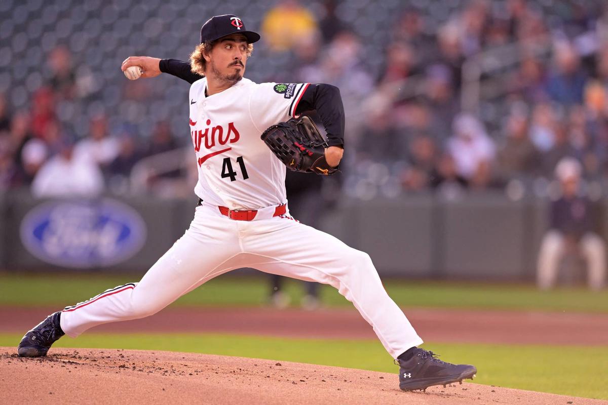  Minnesota Twins starting pitcher Joe Ryan (41) delivers a pitch at Target Field. Nick Wosika-Imagn Images