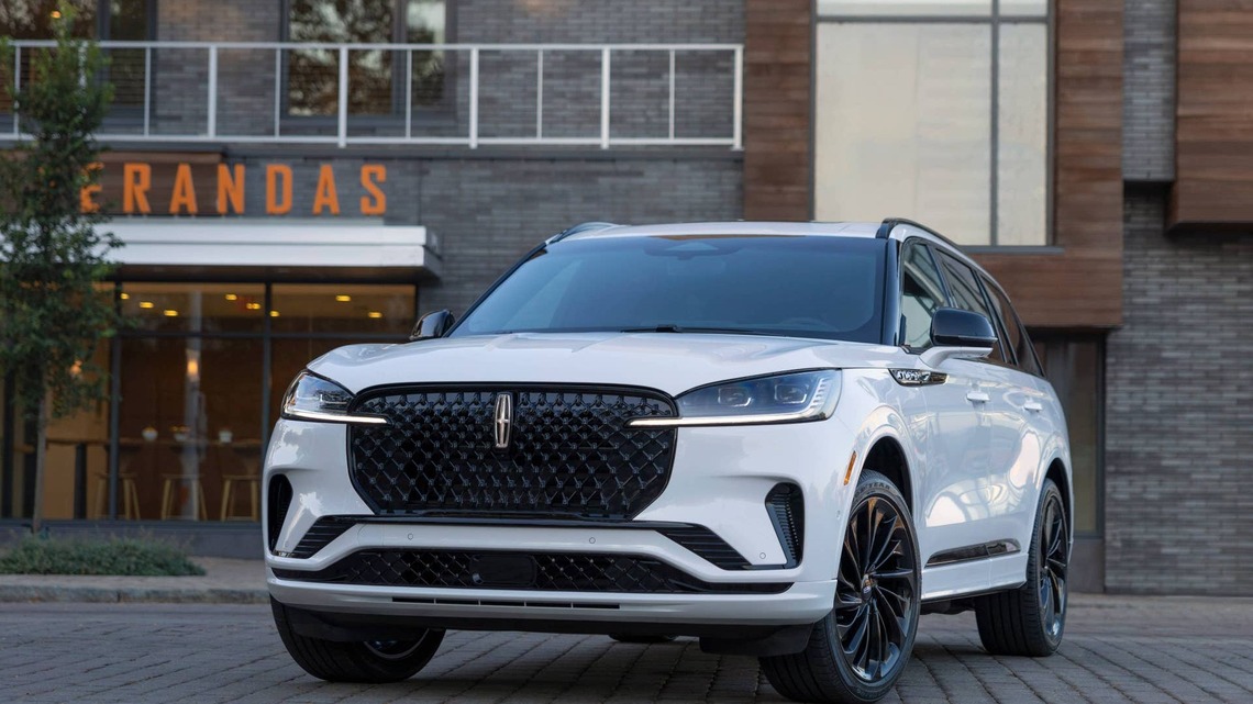 We Compared the 2026 Volvo XC90 and Lincoln Aviator. Here's the One We'd Buy 