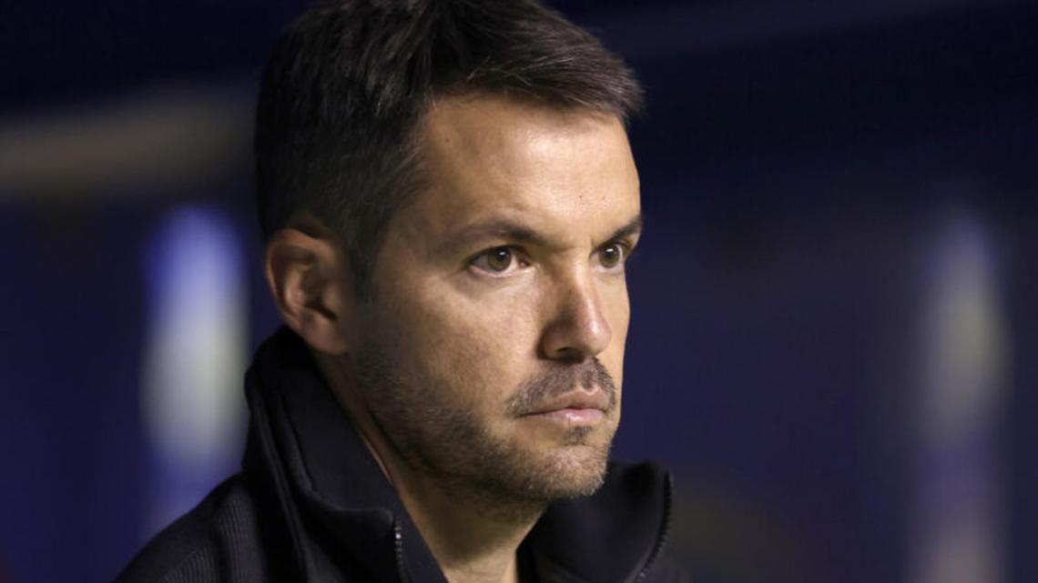 Fotografía de archivo donde aparece el entrenador del Cruz Azul Nicolás Larcamón. EFE/ Hilda Ríos