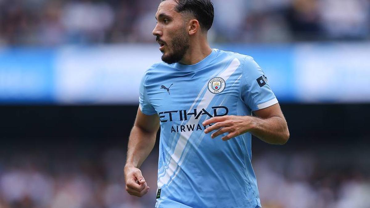  Rayan Cherki loves a rabona. | James Gill/Danehouse/Getty Images 