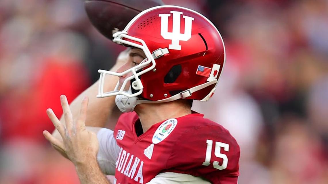  Jan 1, 2026; Pasadena, CA, USA; Indiana Hoosiers quarterback Fernando Mendoza (15) throws a pass against the Alabama Crimson Tide in the second half of the 2026 Rose Bowl and quarterfinal game of the College Football Playoff at Rose Bowl Stadium. Mandatory Credit: Gary A. Vasquez-Imagn Images | Gary A. Vasquez-Imagn Images 