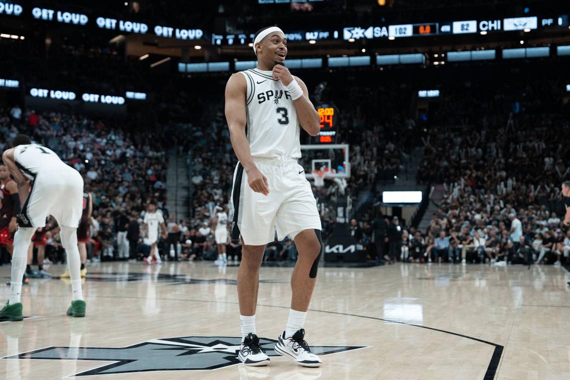  San Antonio Spurs forward Keldon Johnson (3) 