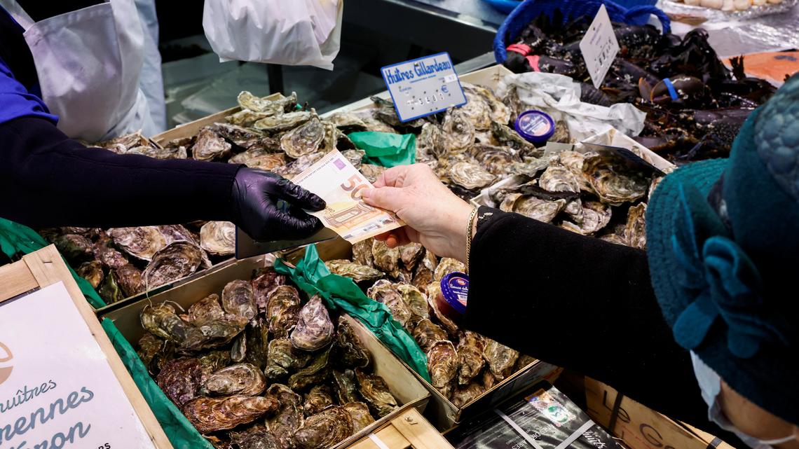 French economy shrank by 0.1% in first quarter 