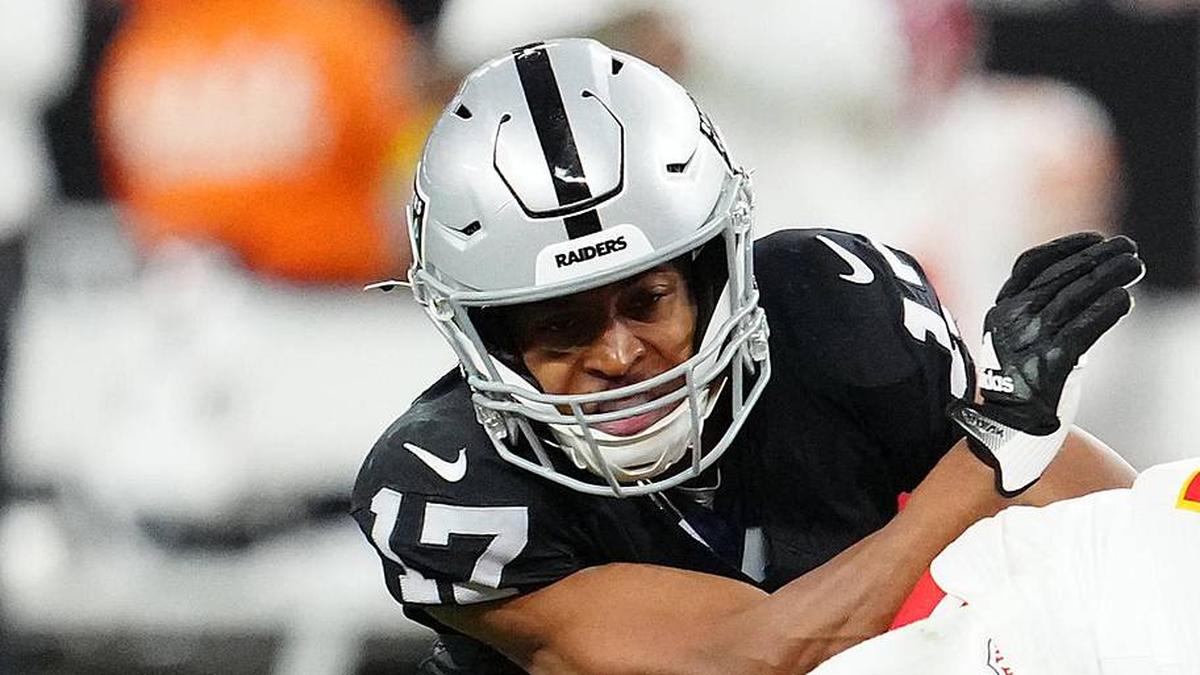  Jan 4, 2026; Paradise, Nevada, USA; Kansas City Chiefs safety Chamarri Conner (27) misses a tackle attempt against Las Vegas Raiders running back Ashton Jeanty (2) during the fourth quarter at Allegiant Stadium. Mandatory Credit: Stephen R. Sylvanie-Imagn Images | Stephen R. Sylvanie-Imagn Images 