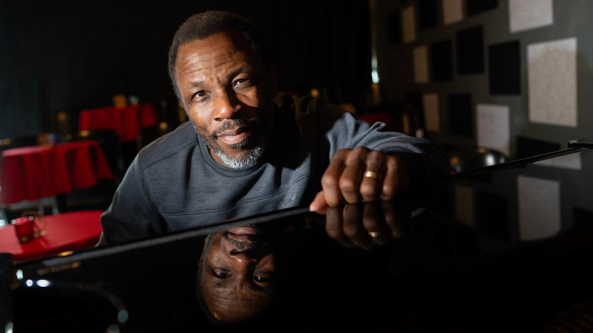Award-winning San Diego singer Leonard Patton is now on tour as a member of the new edition of guitar great Pat Metheny’s San Diego-bound Side-Eye III+ band. (Nelvin C. Cepeda / The San Diego Union-Tribune)