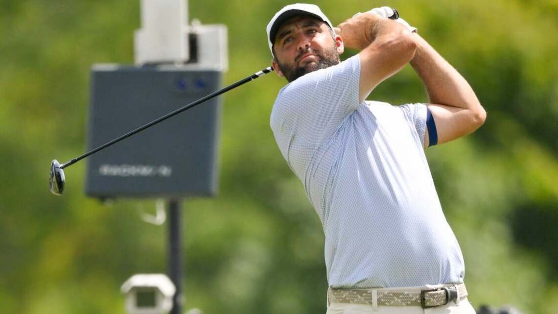 Golf Glance: FedExCup playoffs continue; LIV season concludes 