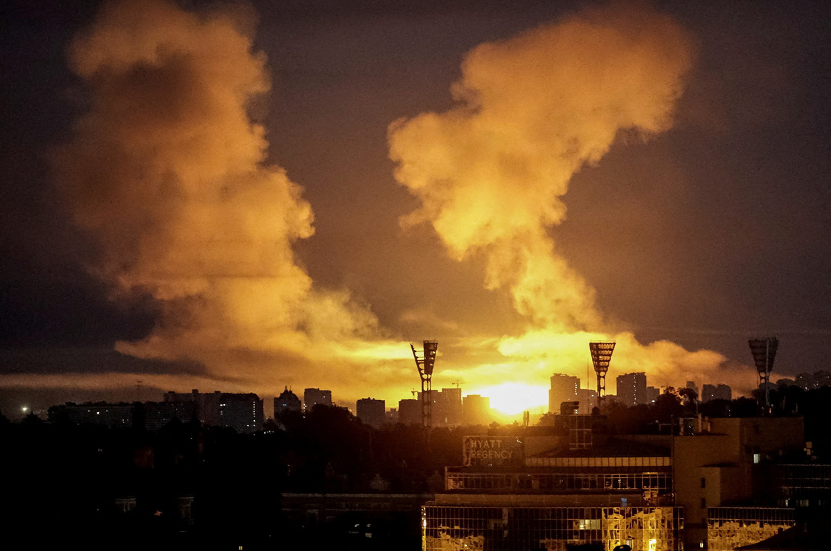 An explosion lights up the sky over the city during a Russian missile and drone strike, amid Russia's attack on Ukraine, in Kyiv, Ukraine July 2, 2026. REUTERS/Anna Voitenko