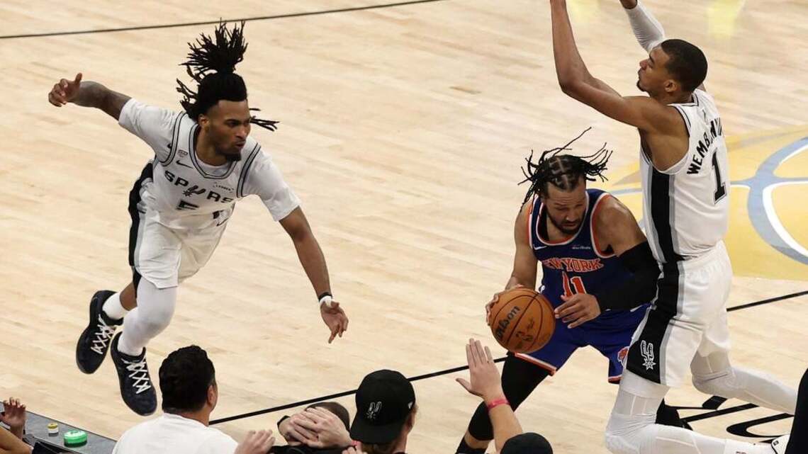 Knicks draw on maturity, moxie to take two in San Antonio 