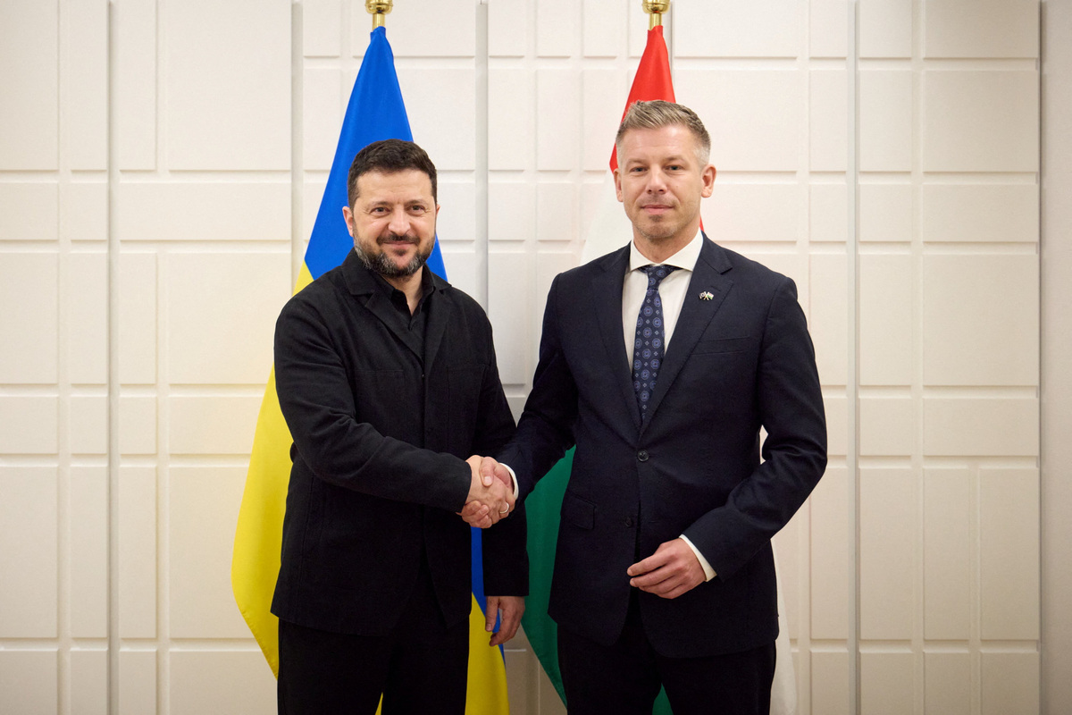 Zelenskiy asked neighbours to let grain cargoes through, Hungary PM ...