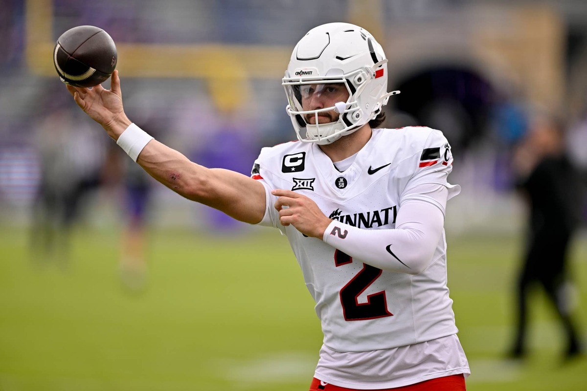  Quarterback Brendan Sorsby (2) warms up before a game with Cincinnati in 2025. Jerome Miron-Imagn Images
