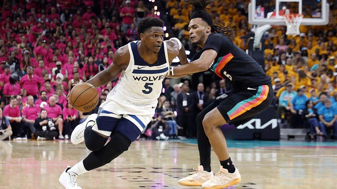 In return of Anthony Edwards, Timberwolves stun Spurs in Game 1 