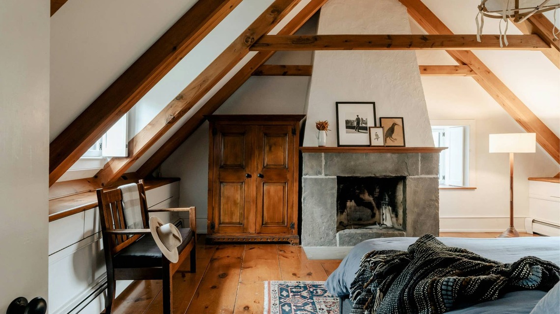 People Are Baffled by This Airbnb's Outrageous and Dangerous Bedroom Setup