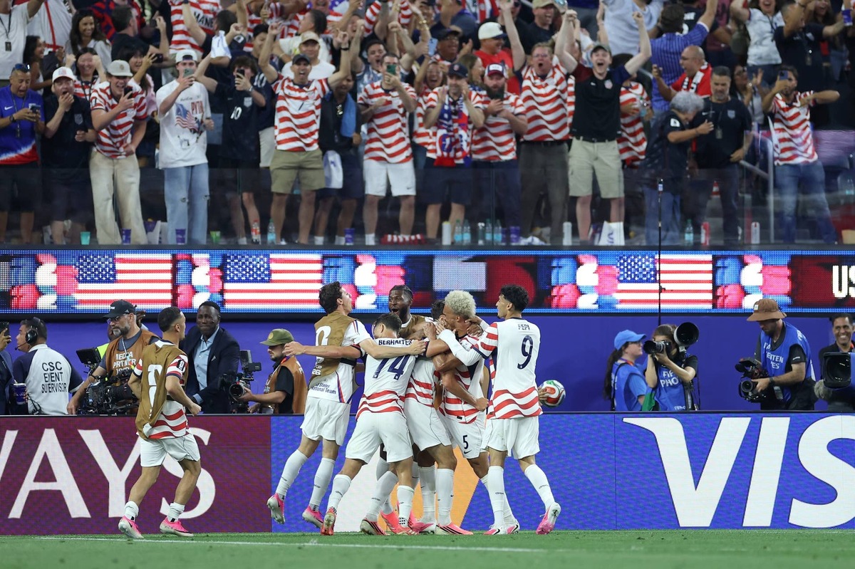 Giovanni Reyna #7 of the United States (obscured) celebrates scoring his team's fourth goal with team mates during the FIFA World Cup 2026 Group D match between USA and Paraguay at Los Angeles Stadium on June 12, 2026 in Los Angeles, California. (Photo by Sarah Stier - FIFA/FIFA via Getty Images) Photo by Sarah Stier - FIFA/FIFA via Getty Images