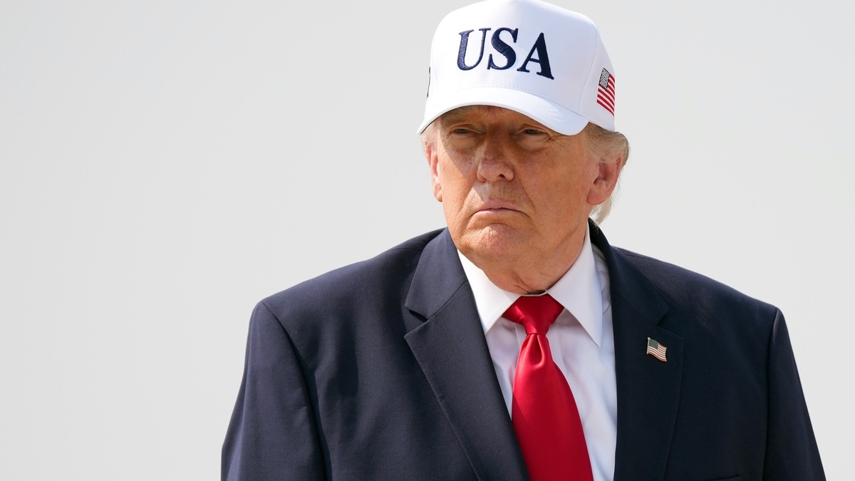 BISMARCK, NORTH DAKOTA - JULY 01: U.S. President Donald Trump walks to board Air Force One as he departs Bismarck Municipal Airport on July 01, 2026 in Bismarck, North Dakota. Trump traveled to North Dakota to attend the Theodore Roosevelt Presidential Library dedication. (Photo by Andrew Harnik/Getty Images)