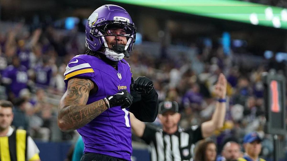  Dec 14, 2025; Arlington, Texas, USA; Minnesota Vikings wide receiver Jalen Nailor (1) celebrates after a touchdown catch during the second half against the Dallas Cowboys at AT&T Stadium. Mandatory Credit: Raymond Carlin III-Imagn Images | Raymond Carlin III-Imagn Images 