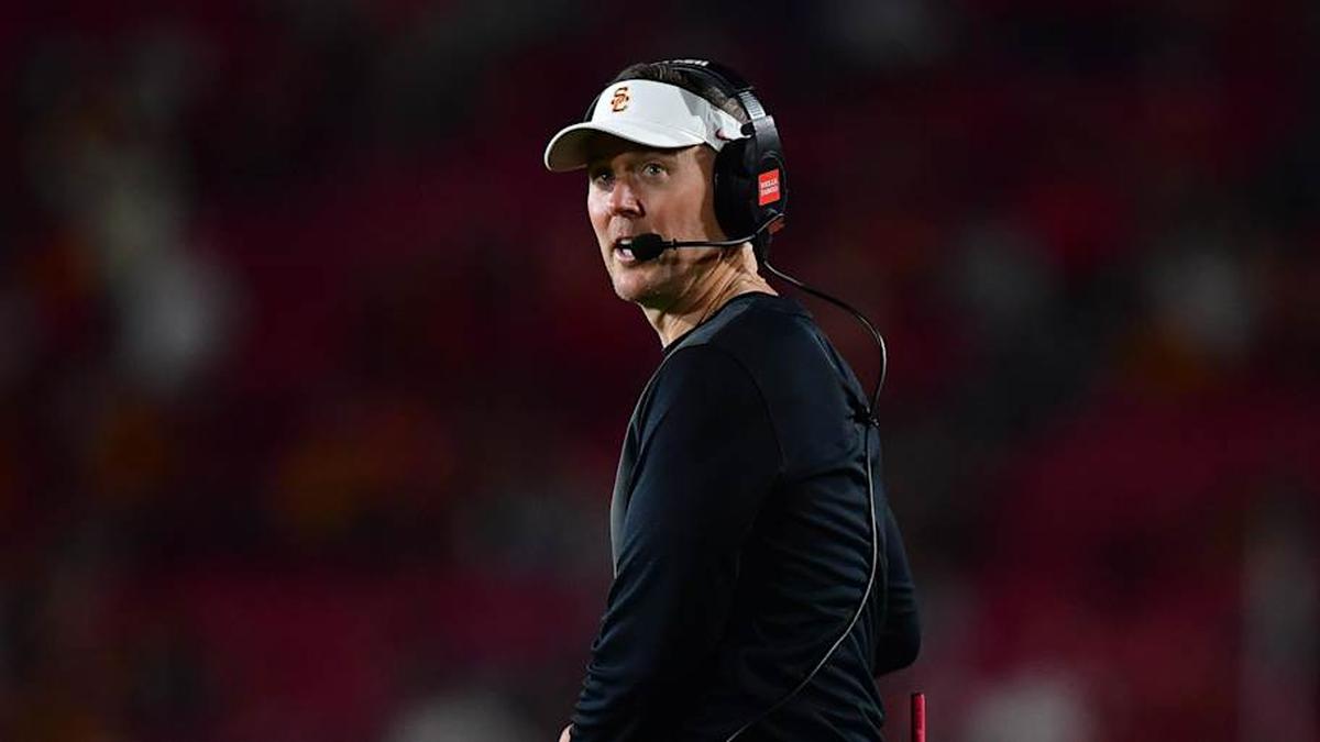  Sep 20, 2025; Los Angeles, California, USA; Southern California Trojans head coach Lincoln Riley watches game action against the Michigan State Spartans during the second half at the Los Angeles Memorial Coliseum. Mandatory Credit: Gary A. Vasquez-Imagn Images | Gary A. Vasquez-Imagn Images 