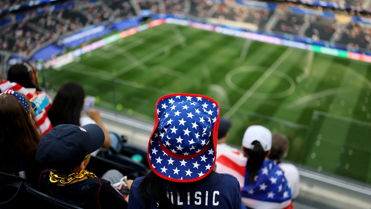 FILE PHOTO: Soccer Football - FIFA World Cup 2026 - Group D - Turkey v United States - Los Angeles Stadium, Inglewood, California, U.S. - June 25, 2026 United States fans inside the stadium before the match REUTERS/Daniel Cole/File Photo