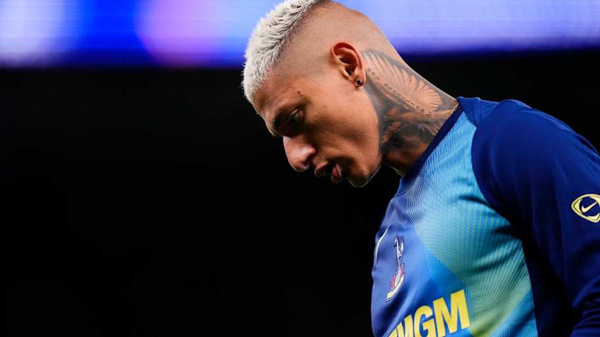  Richarlison has a pigeon tattooed on his neck. | IMAGO/NurPhoto 