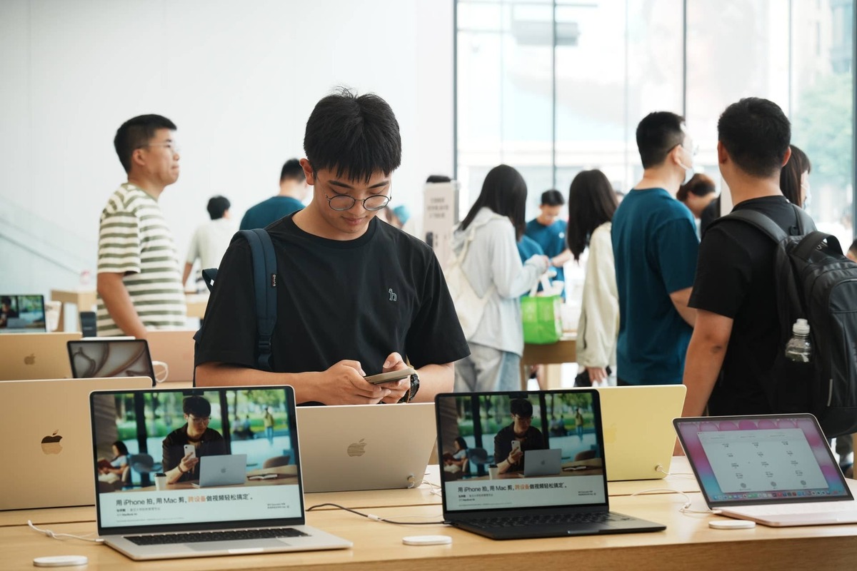  AI's cost just hit your cart. Apple raised prices on eight devices. 