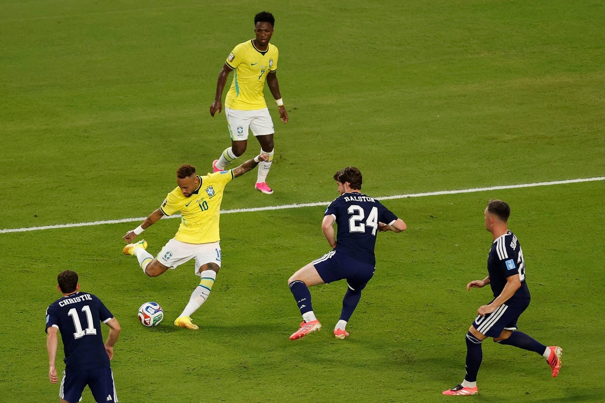  Neymar Jr shoots the ball against Anthony Ralston during the FIFA World Cup 2026 Group C match between Scotland and Brazil. Photo by Michael Reaves/Getty Images