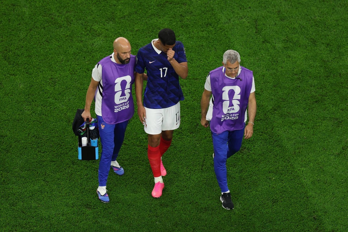  William Saliba #17 of France walks off the pitch with medical staff after sustaining an injury during the FIFA World Cup 2026 Semi Final match between France and Spain. (Photo by Kevin C. Cox/Getty Images)