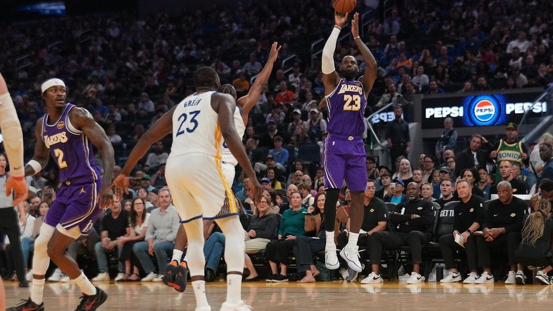 LeBron James dazzles in Lakers' win over Warriors 