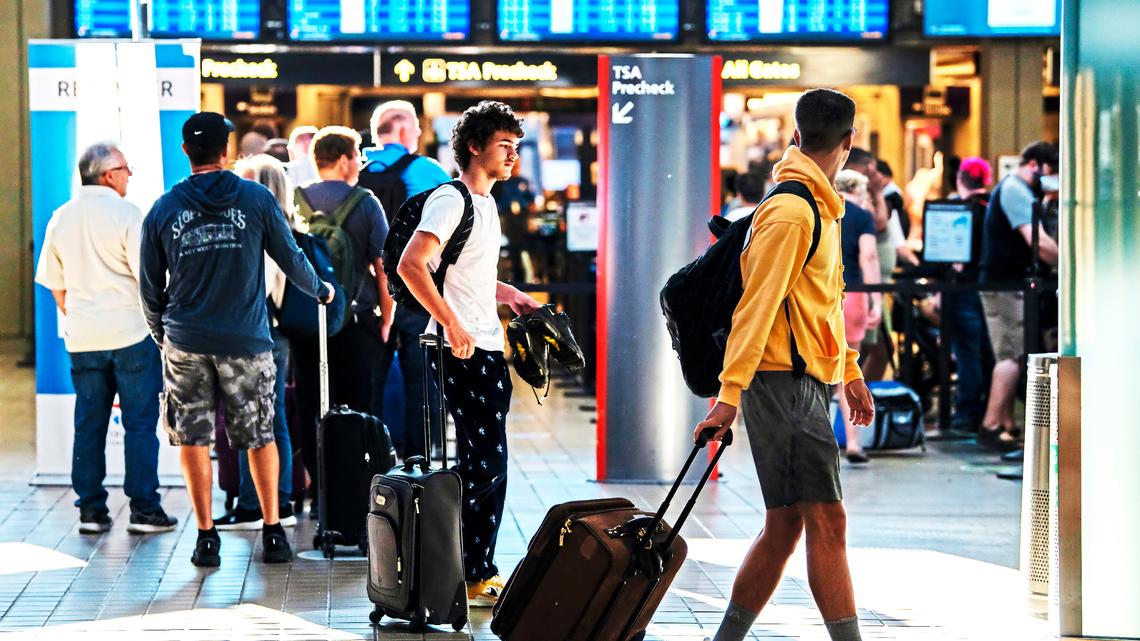 Rebrotes de COVID-19 demandan intensificar bioseguridad en los aeropuertos
