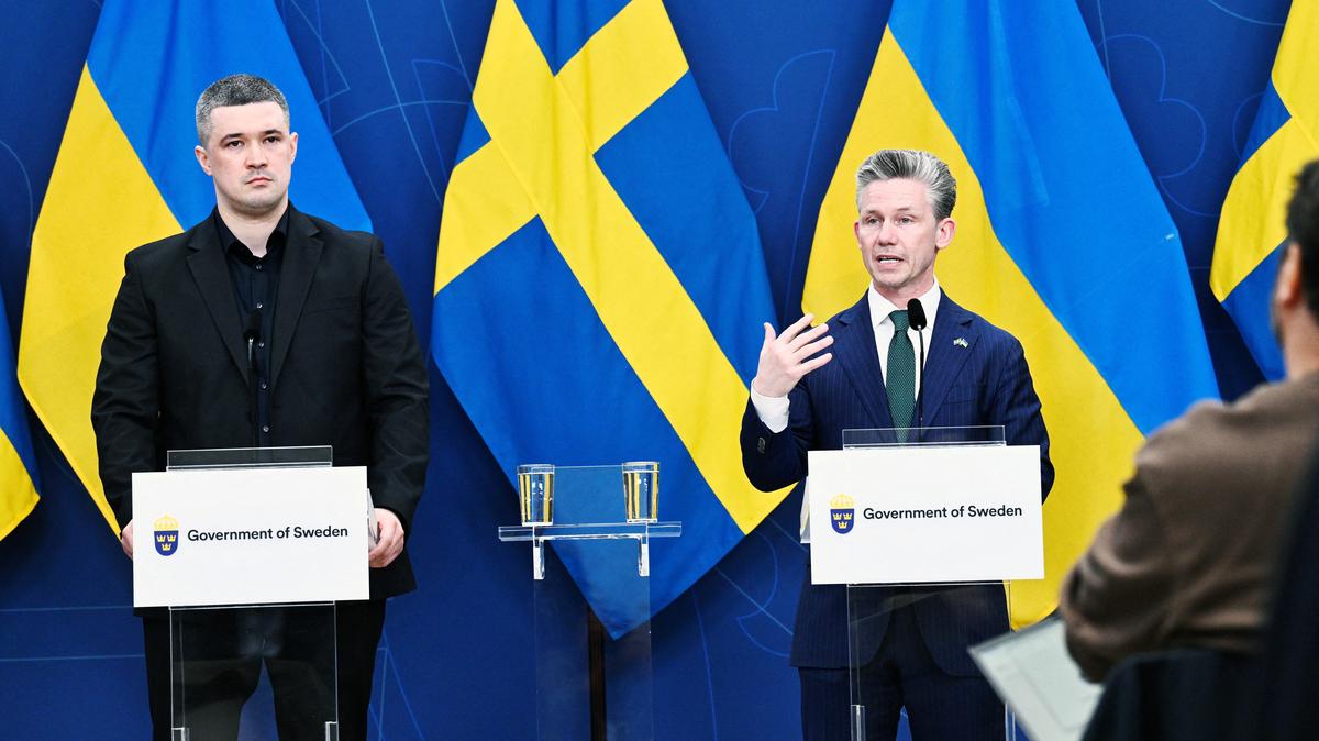 Ukraine's Defence Minister Mykhailo Fedorov and Sweden's Defence Minister Pal Jonson hold a press conference in Stockholm, Sweden May 7, 2026.   TT News Agency/Fredrik Sandberg/via REUTERS