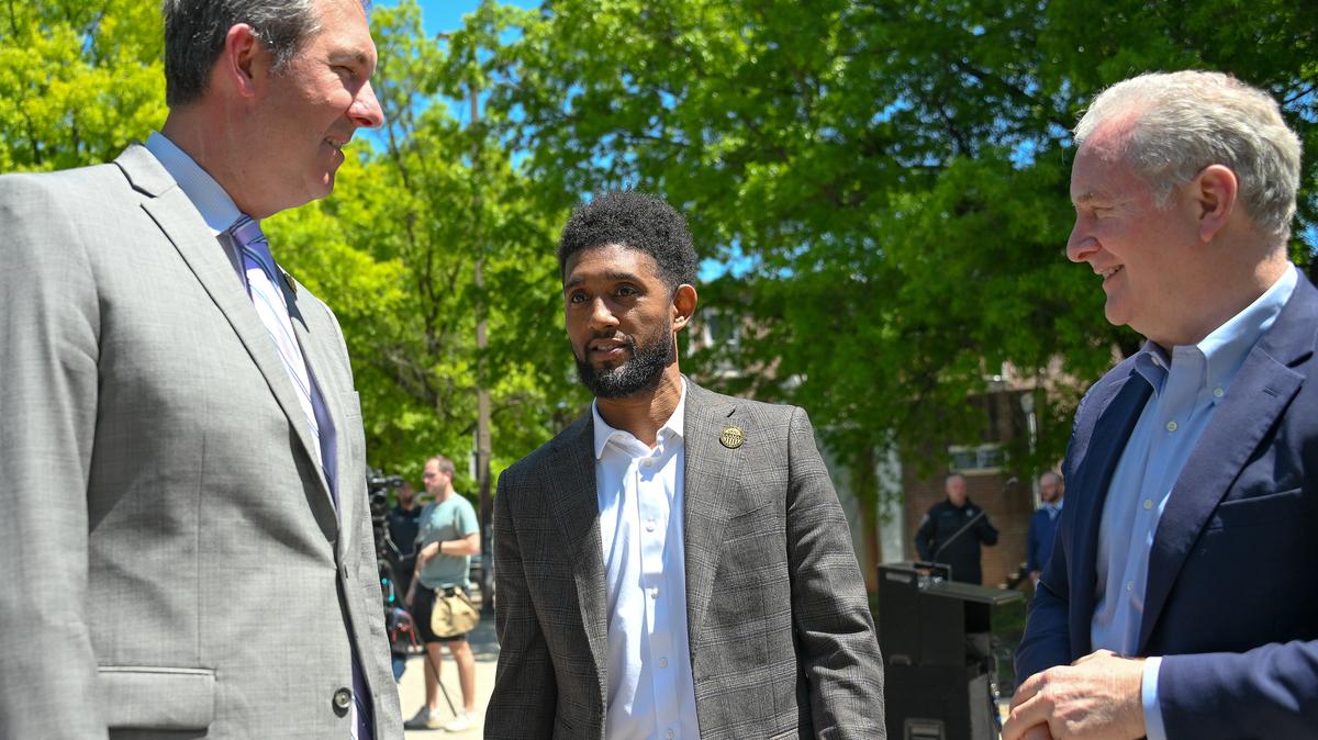 Baltimore Mayor Brandon M. Scott, center, stands with U.S. Sen. Chris Van Hollen and U.S. Rep. Johnny Olszewski before a news conference highlighting funding aimed at reducing gun violence in the city, May 4, 2026. (Kevin Richardson/The Baltimore Sun/TNS)