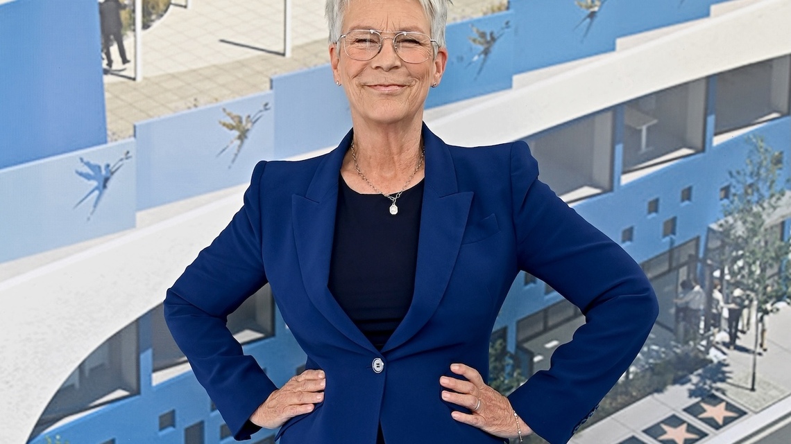 Jamie Lee Curtis Clarifies 'New Girl' Comments After 'Awful' Filming Experience 