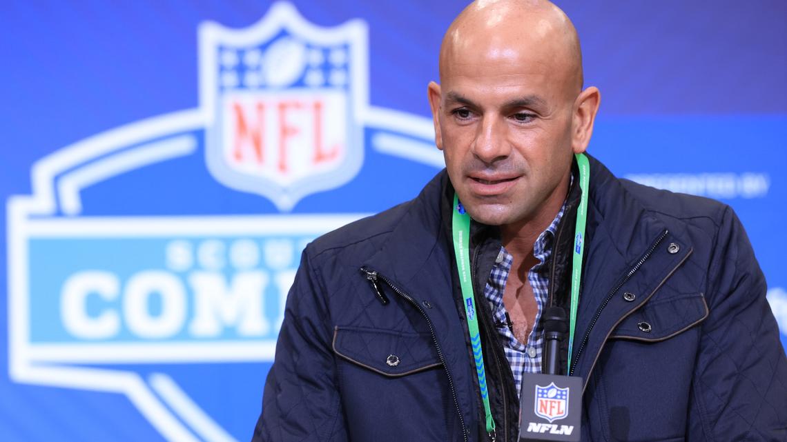 El entrenador de la NFL Robert Saleh dice que su esposa tiene sexo con él mientras "duerme" 