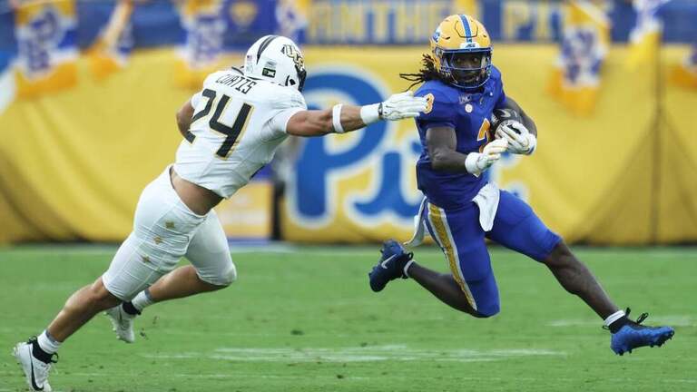 Pitt defense picks up its offense, smothers UCF in win 