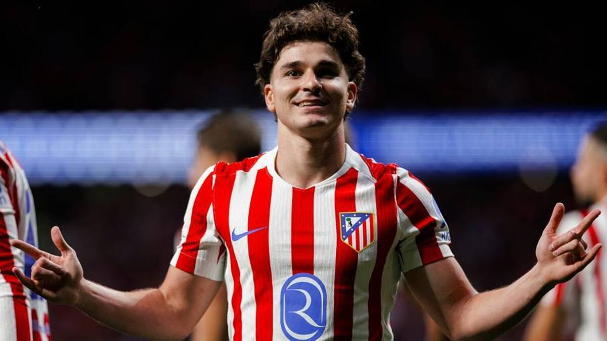  Julián Álvarez has been at the heart of the drama this summer. | Guillermo Martinez/NurPhoto/Getty Images 