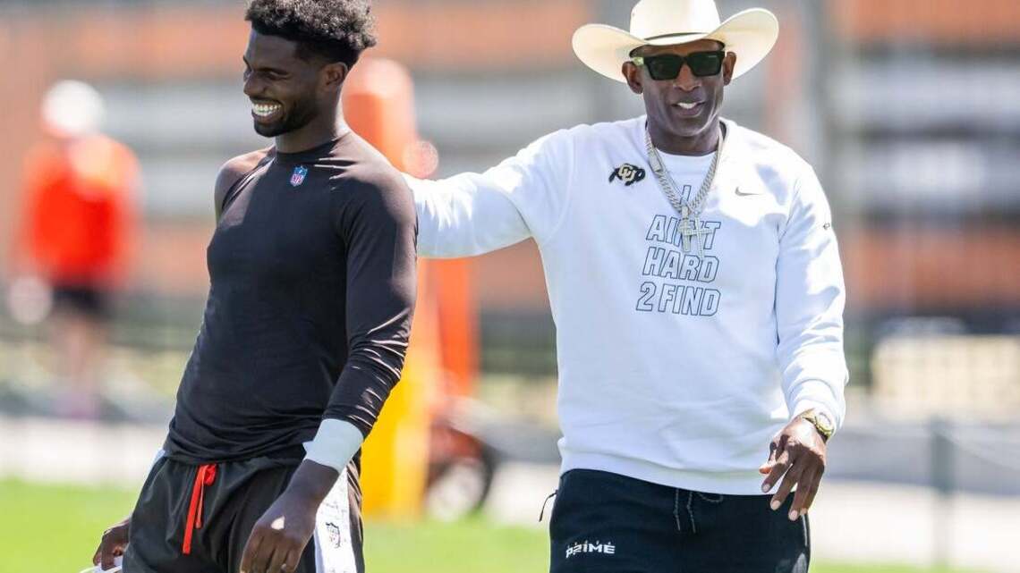 All-Pro dad: With Deion present, Shedeur Sanders runs Browns' offense 