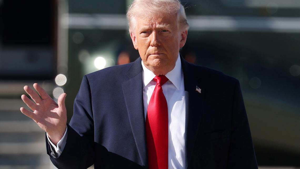 Sarah Palin Trolls Donald Trump's AI Jesus Image With Phone Meme 